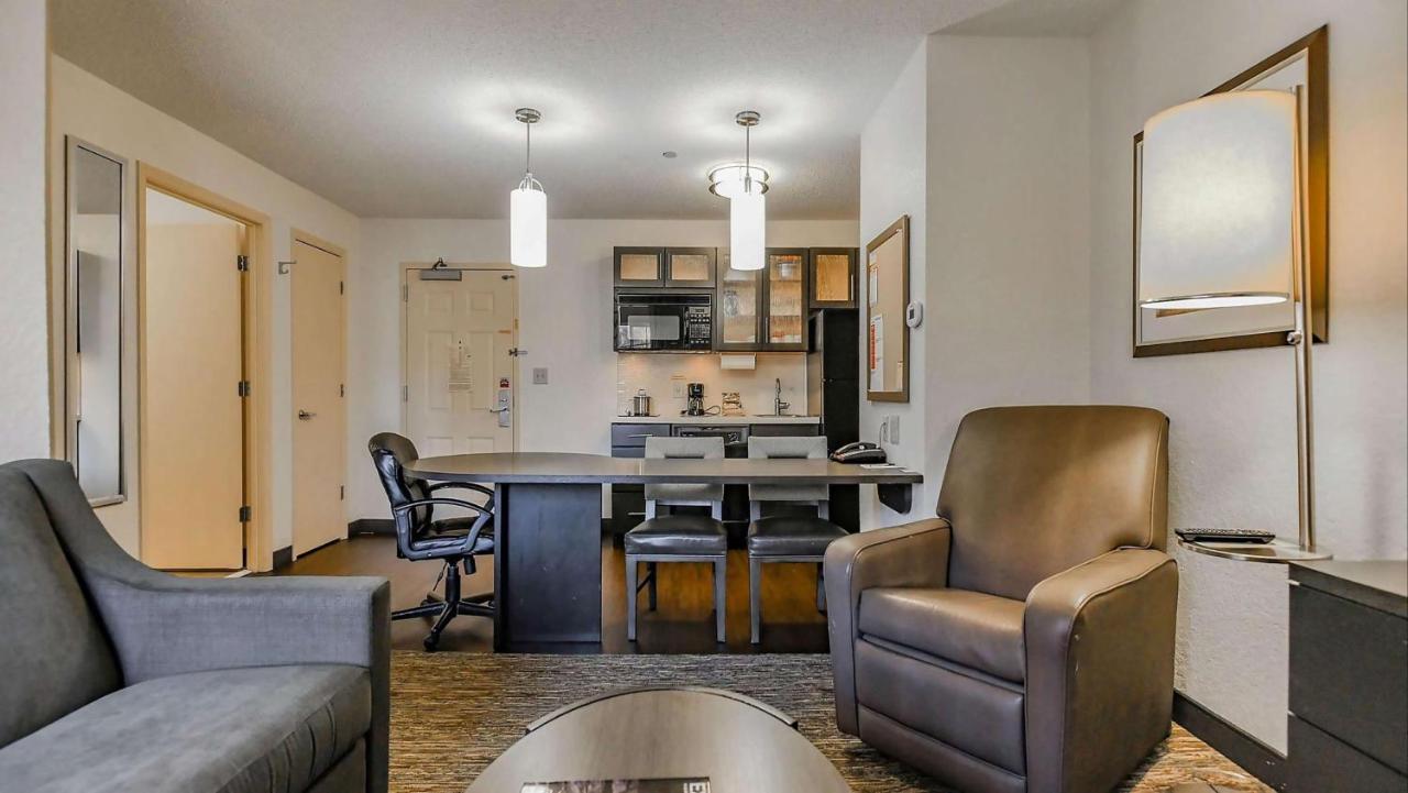 Sonesta Simply Suites Oklahoma City Airport Екстериор снимка